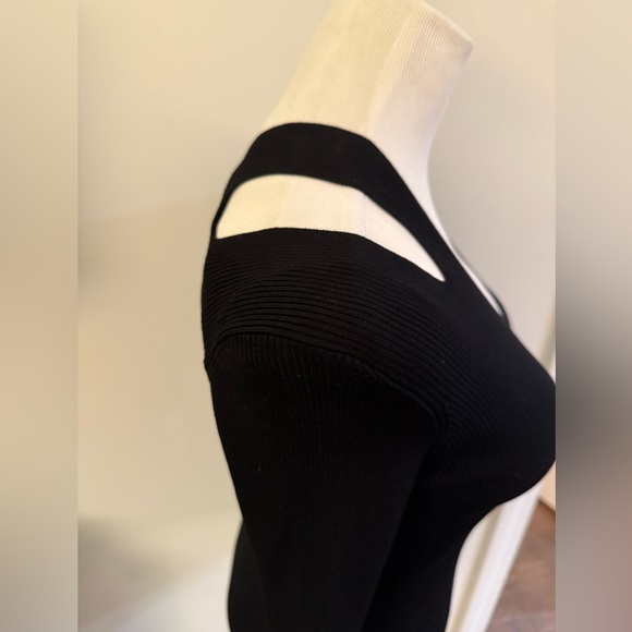 New! The Row Stretch Knit Slit V-Neck Sweater Size X-Small - Picture 7 of 12